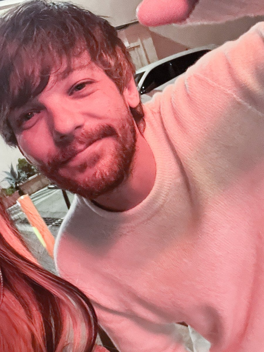 notastrwbrysng2's tweet photo. Do you all remember Louis just showing up in LA like THIS on Feb 4 last year all tan from Mexico?!
BECAUSE I SURE DO 🙈🫠
#HeLookedSoGood #AlexaPlayGoldenByHarryStyles #MyBrainGlitched
#LouisInLightWashJeans #HiOli https://t.co/llAirKNUOJ