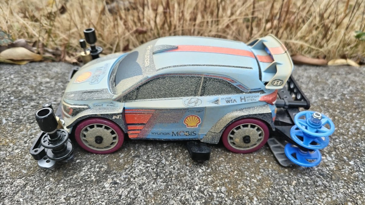 KS51738577's tweet photo. #GTアドバンスな奴ら
#ミニ四駆
◼️GTアドバンスな奴らエントリーをお願いいたします。
◼️マシン名:ヒュンダイi20クーペWRC
◼️コースアウトを繰り返した結果・・・この塗装にたどり着きました！ https://t.co/VYBfrB0av2