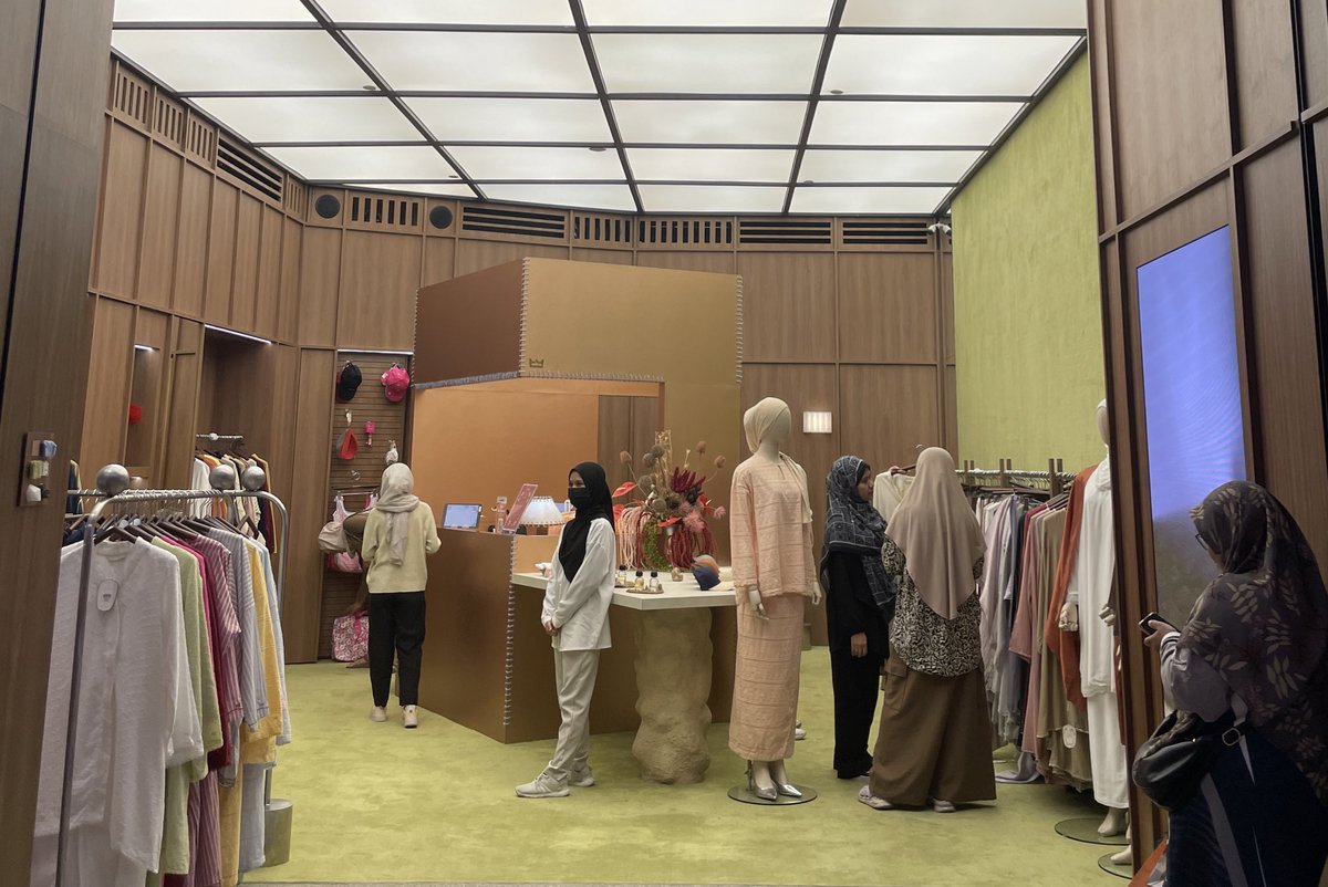 acuksyahida's tweet photo. misi nk menyetelkan baju sblm puasa supaya nt puasa tak penat nk menyoping https://t.co/eI10X9DZXG