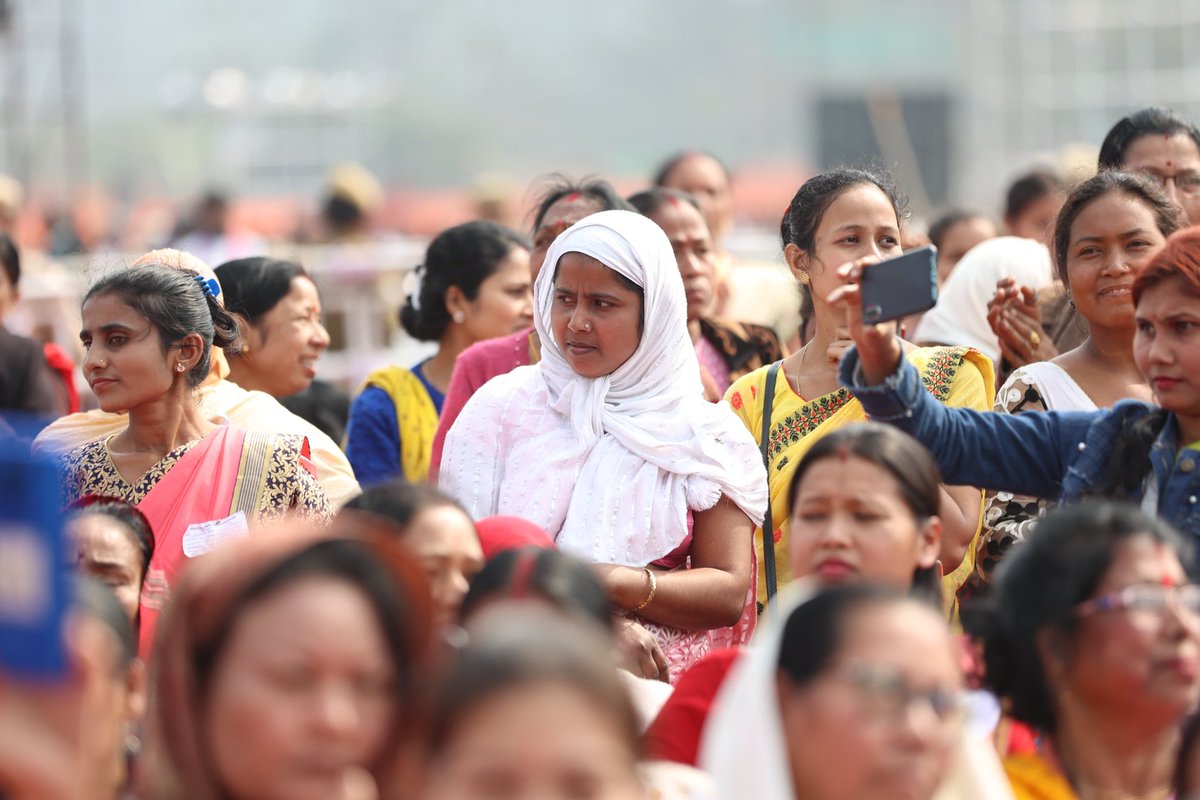 Pijush_hazarika's tweet photo. Look at the excitement among people from Khanapara.

Hon’ble Prime Minister Shri @narendramodi ji is all set to arrive 

#PMModiInAssam https://t.co/6FsdnkYFGO