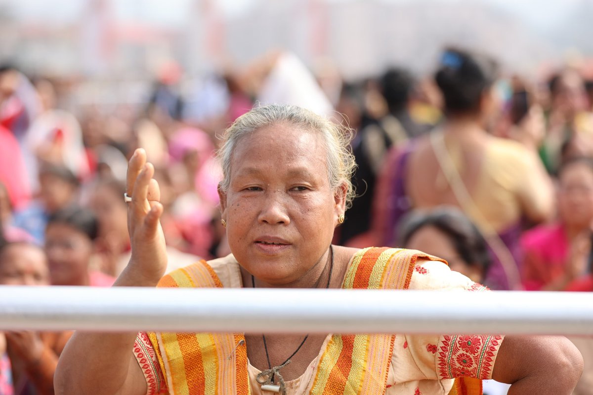 Pijush_hazarika's tweet photo. Look at the excitement among people from Khanapara.

Hon’ble Prime Minister Shri @narendramodi ji is all set to arrive 

#PMModiInAssam https://t.co/6FsdnkYFGO