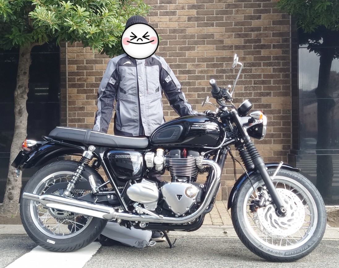 Triumph_KOBE's tweet photo. おはようございます！
トライアンフ神戸は本日も元気に営業しております。
今日は朝からBONNEVILLE T120をご納車をさせていただきました。
N様本当にありがとうございました！
楽しいバイクライフを送ってくださいね♪

#トライアンフ #トライアンフ神戸 #バイク好き��繋がりたい https://t.co/7uEoH2pmhZ