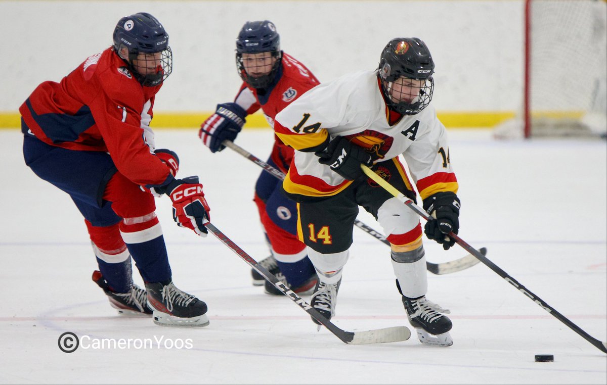 lasportspage's tweet photo. Haven't gotten out much, but took some pics Saturday as @lahounds1 hosted Taber Golden Suns in #SCAHL play in #yql #Lethbridge https://t.co/Yc4uRUJkNx