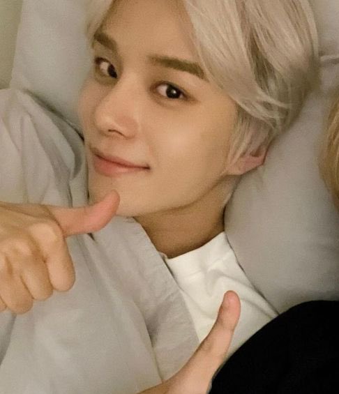 sugarcandymark's tweet photo. jungwoo bed selca 🤍

THEN 🤍                             NOW 🤍 https://t.co/1AphrjDDyl