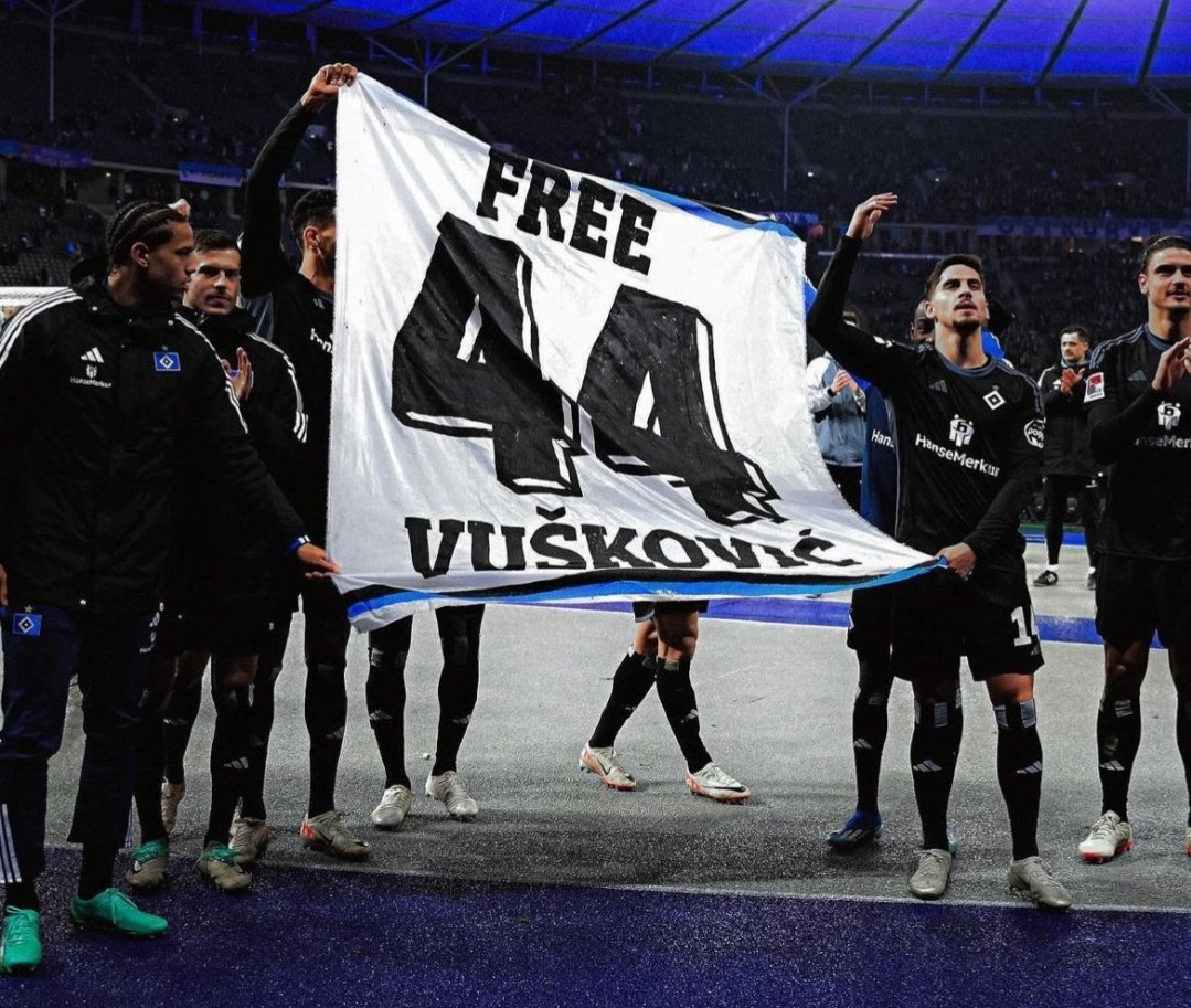 17janik's tweet image. #Freevuskovic

[📷 = witters]