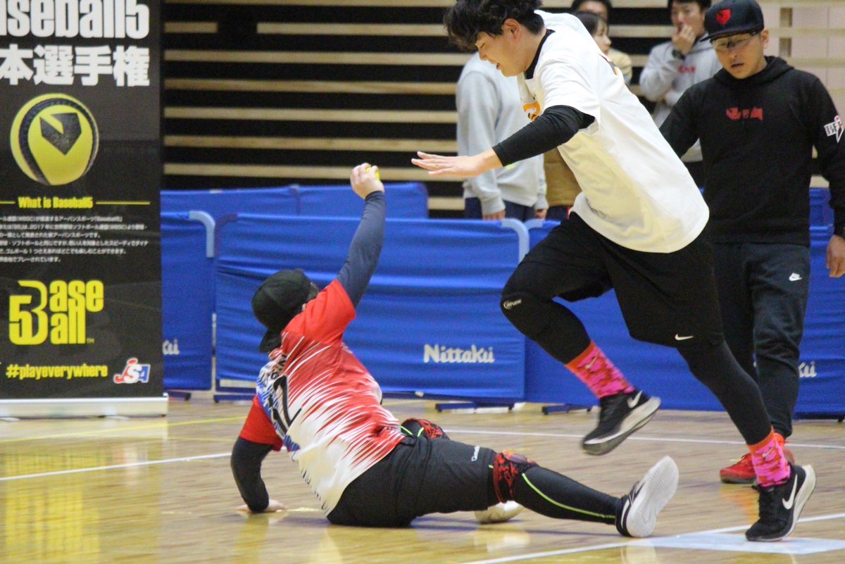 B5JPN_official's tweet photo. 侍ジャパンチャレンジカップ
第1回 Baseball5 日本選手権
2月4日(日) 横浜武道館

第四試合　試合結果
オープン: 五つ星(埼玉県上尾市) 1-2 GIANTS (東京都千代田区)

#B5JAPAN
#Baseball5 https://t.co/nCLlbJRK1w