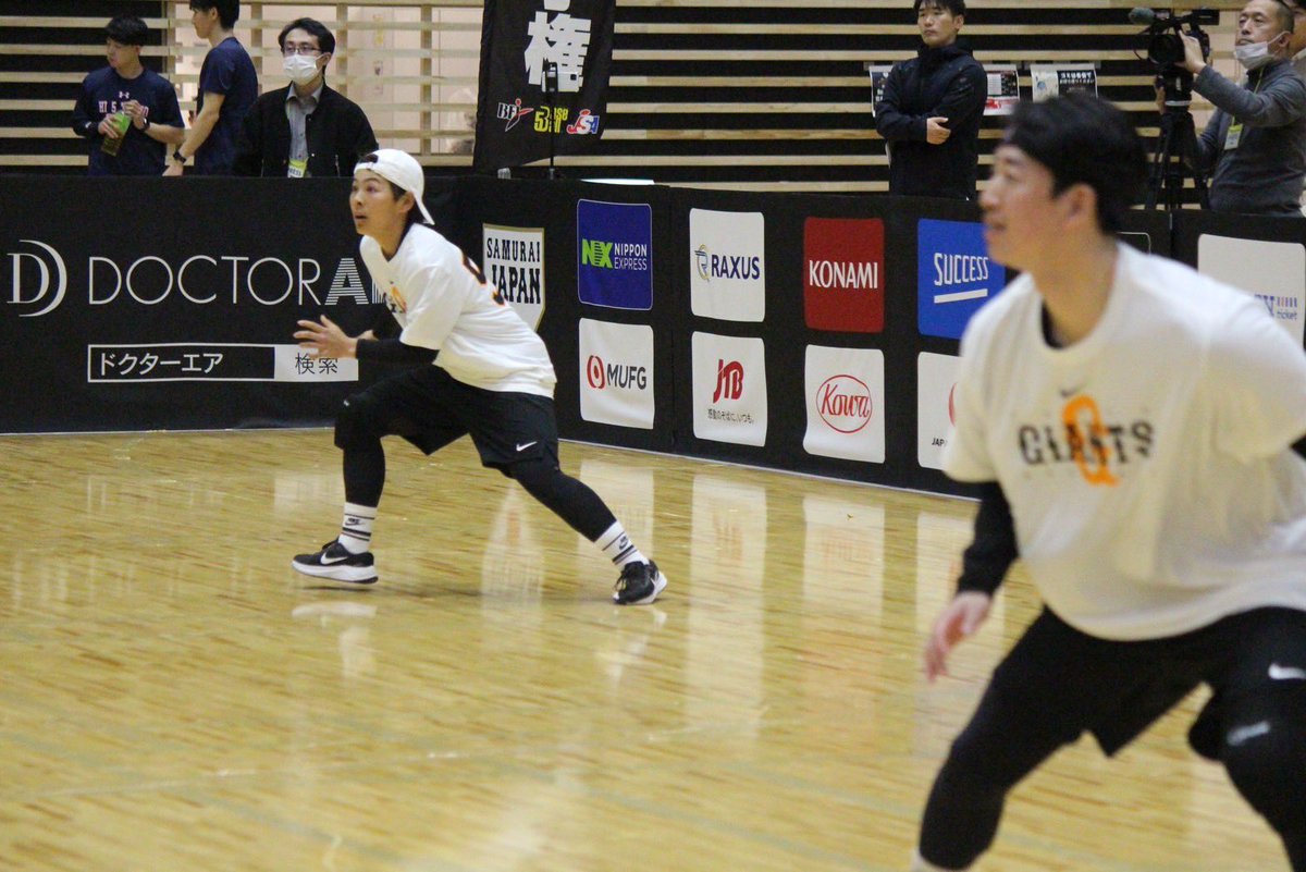 B5JPN_official's tweet photo. 侍ジャパンチャレンジカップ
第1回 Baseball5 日本選手権
2月4日(日) 横浜武道館

第四試合　試合結果
オープン: 五つ星(埼玉県上尾市) 1-2 GIANTS (東京都千代田区)

#B5JAPAN
#Baseball5 https://t.co/nCLlbJRK1w