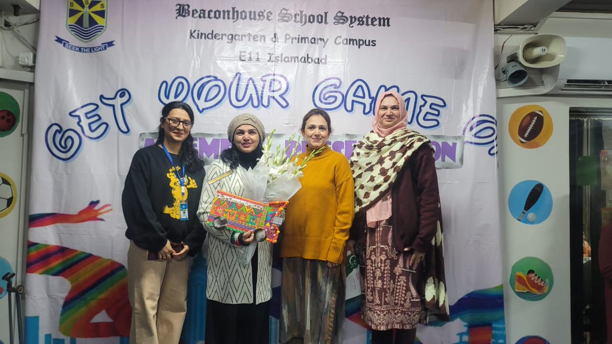 PehchanPak's tweet photo. President CDC, Meera’n Malik distributing #PehchanPakistan Citizenship Award to students of Beaconhouse School System E 11 Islamabad.
@meeran_pk @cdc_pk https://t.co/fyceWSSq22