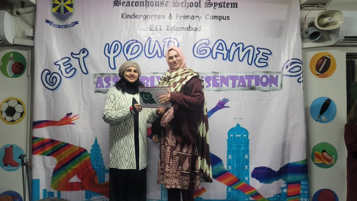 PehchanPak's tweet photo. President CDC, Meera’n Malik distributing #PehchanPakistan Citizenship Award to students of Beaconhouse School System E 11 Islamabad.
@meeran_pk @cdc_pk https://t.co/fyceWSSq22