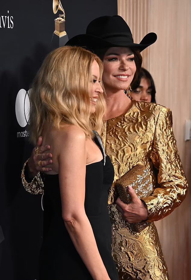JonasSa72985224's tweet photo. Kylie &amp; Shania Twain.
Clive Davis' Pre-Grammy Gala in Los Angeles https://t.co/5OdLFjTpsi