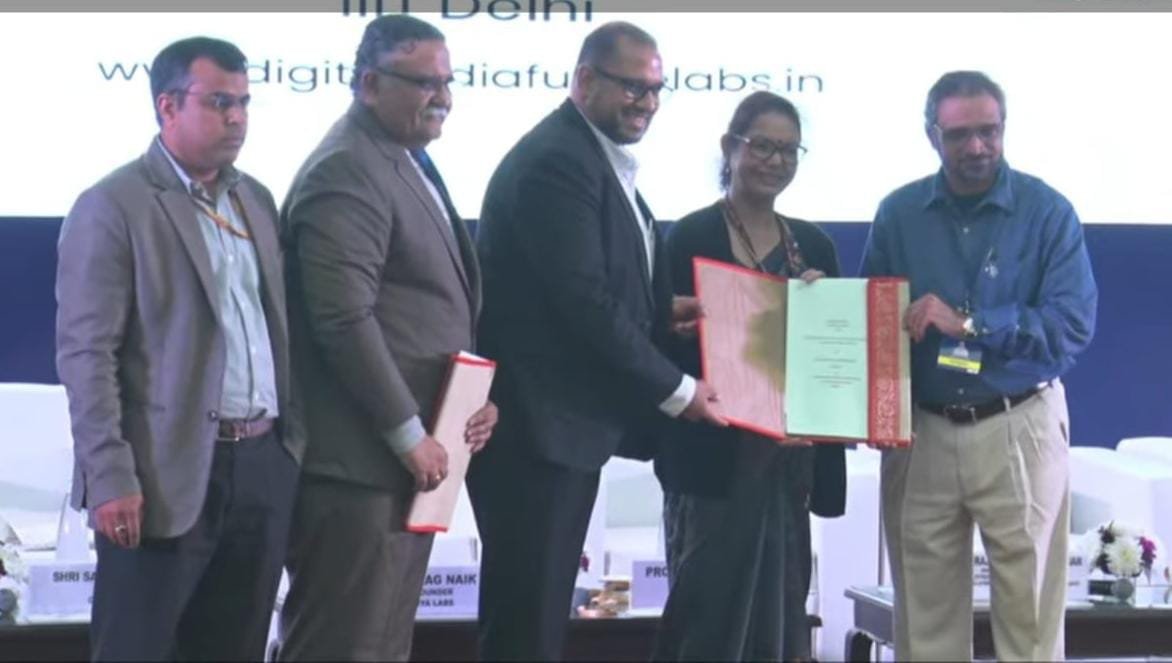SAMEER_RnD's tweet image. @SAMEER_RnD transfer of technology to @ParasDefence
and Space Technology Ltd. for &quot;safe storage of grains in warehouses&quot; developed by SAMEER in presence of Hon&apos;ble MoS @Rajeev_GoI @GoI_MeitY during launch of Digital India #futureLABS