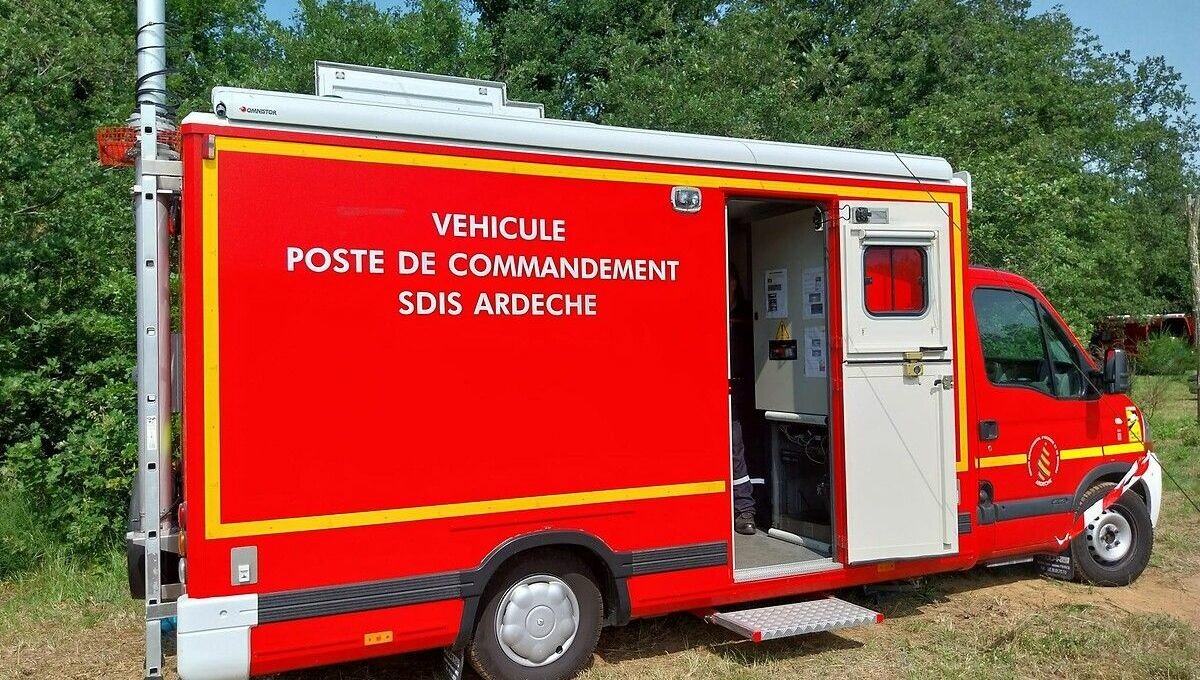 Le Canard Enchainé tacle les pompiers ardéchois et se prend les pieds dans le tapis
➡️ l.francebleu.fr/L8bI