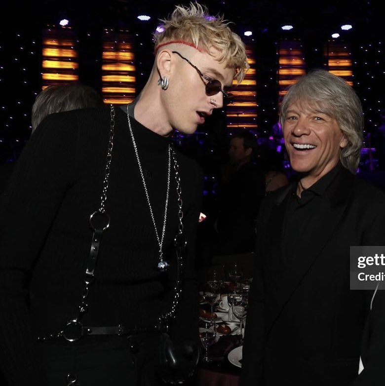 mgksupport's tweet photo. LENDAS! Machine Gun Kelly e Bon Jovi na festa #pregrammy.
#GRAMMYs https://t.co/AWZBN00Huu