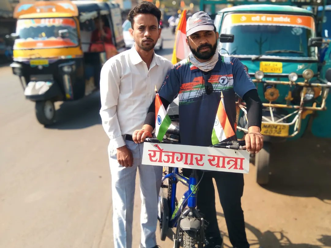 msvarg3's tweet photo. आज दिलीपचंद्र जी का लक्ष्य के प्रति संघर्ष और हौंसला देखकर। 
इस रोज़गार यात्रा को लेकर निः शब्द हूं 😔
प्राथमिक शिक्षक भर्ती 2020
रोज़गार संघर्ष यात्रा
दिलीपचंद्र जी के द्वारा निकल चुकी है
राजभवन भोपाल से राष्ट्रपति भवन दिल्ली तक।
@CMMadhyaPradesh 
@PMOIndia जी हमारे रक्षक है🙏 https://t.co/1PQYqNnZjP