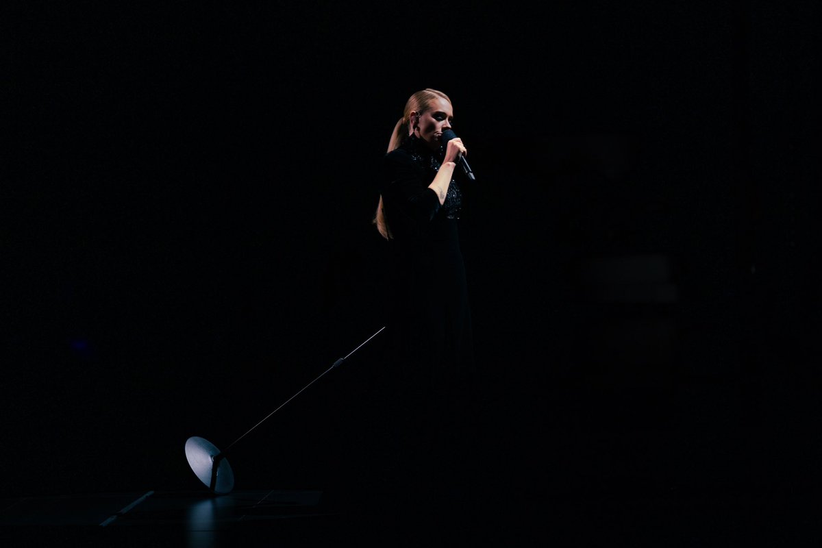 Adele tweet picture