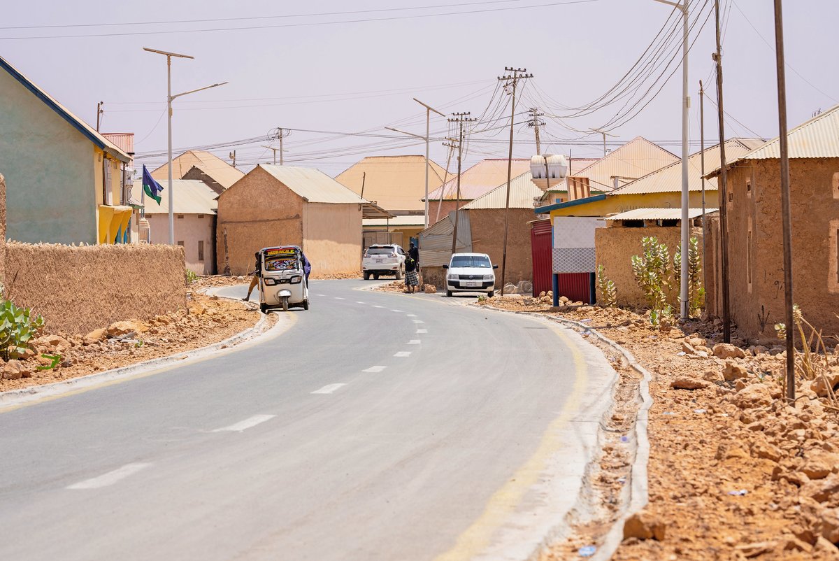 UNDPSomalia's tweet image. Better roads, markets, healthcare, and security are top priorities for people across #Somalia. Core funding empowers @UNDP to support work in all these areas. #PartnersAtCore #GlobalGoals
