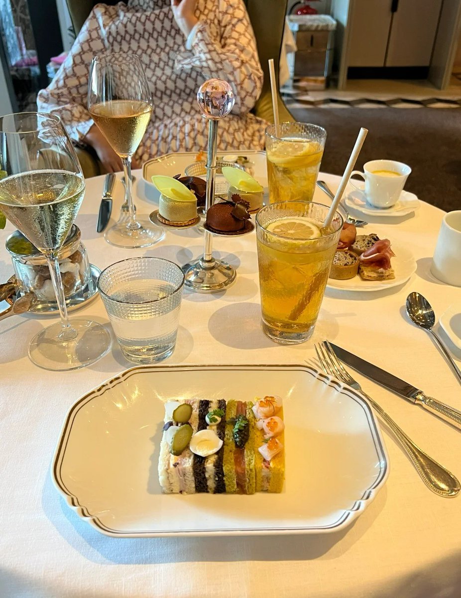 christymongdong's tweet photo. Afternoon tea with girlfriends after a round of golf🤞 https://t.co/shjG7SHlzd