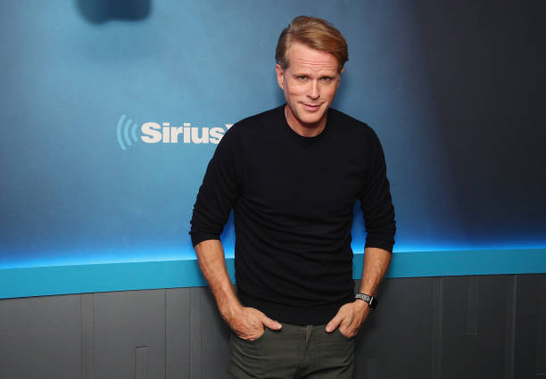 wobbeegong's tweet photo. thread of cary elwes posing for photos like he knows a little secret https://t.co/h9MxaxFikE