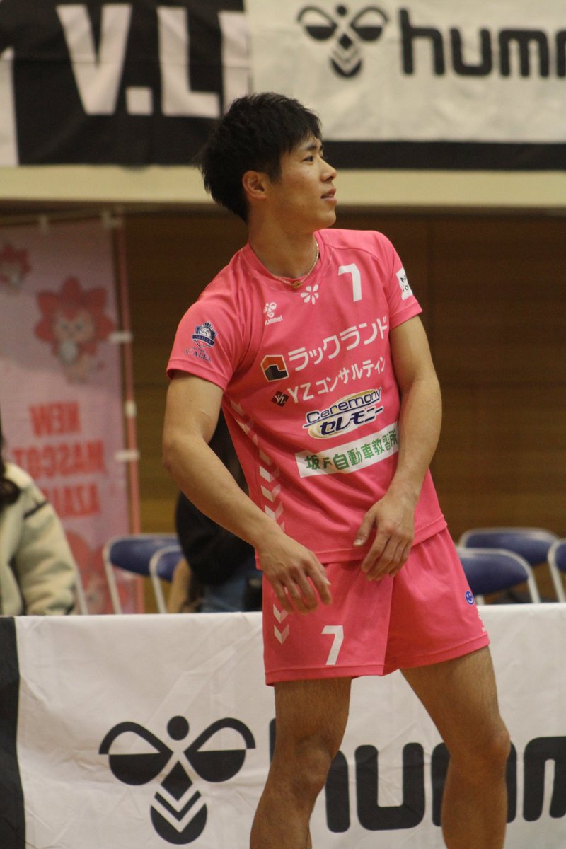 volley_7_7's tweet photo. わたしの1推し啓太さん🩷
サーブだけだけど見れて良かった〜✌🏻

 #埼玉アザレア  #笠原啓太 選手 https://t.co/NxW6VjWiPA