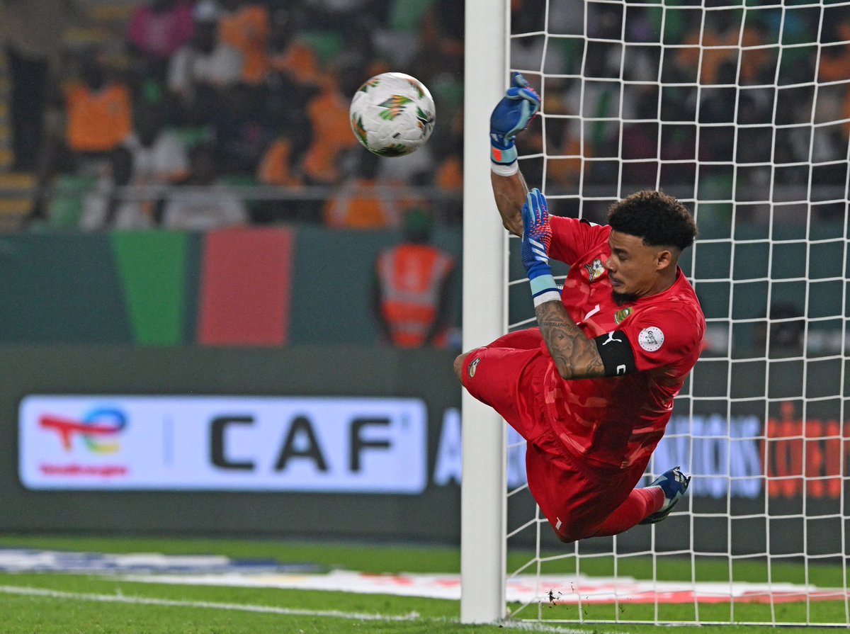 AfricaFactsZone's tweet photo. South African Goalkeeper, Ronwen Williams saved 4 of 5 penalties against Cape Verde in a penalty shoot out in the AFCON Quarter Finals.

Before then, no Goalkeeper had made a single save in a penalty shootout at AFCON 2023. https://t.co/mxO6fB44sY
