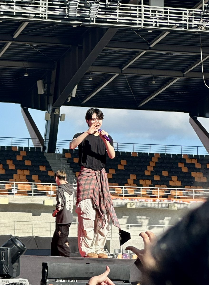 i_ennark's tweet photo. Soundcheck 2/2 🖤 https://t.co/Ype59iX79J
