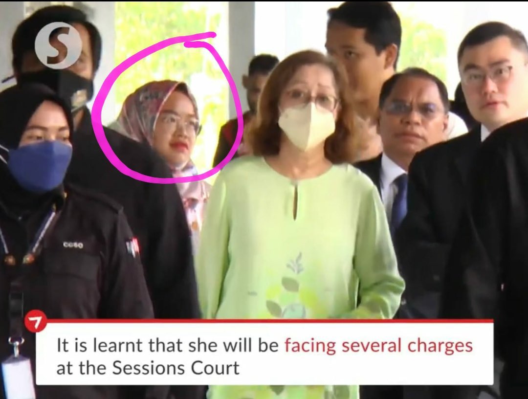 alif_haidar's tweet photo. Perangai budak2 “Duke of KL” 🤣🤣🤣

Bab Anwar, Zahid, Najib, PH &amp; UMNO laju dia berdiri munculkan diri

Tapi kalau isu Tun menyakau

 “i duduk je lah.. malaih i nak layan”🤫🤫🤫 https://t.co/Hb9rFkDuI9