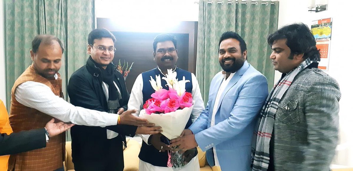 GunanandMahto's tweet photo. भाजपा अनुसूचित जनजाति मोर्चा के राष्ट्रीय अध्यक्ष सह राज्यसभा सांसद बड़े भाई श्री @SameerOraon16 जी को जन्मदिन की हार्दिक बधाई शुभकामनाएँ।
माँ छिन्नमस्तिका सदैव आपको स्वस्थ एवं दीर्घायु रखे, ऐसी कामना करता हूं।#समीर_ऊराँव https://t.co/xQLdMLjg9h