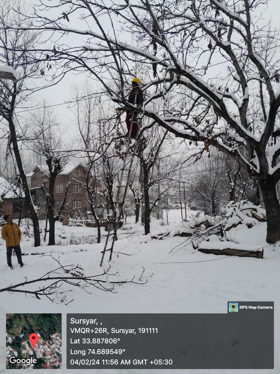 kpdcloffice's tweet photo. #SnowPowerUpdates
Restoration of LT network in higher reaches of Electric Subdivision Chadoora: Er. Manzoor Dar, EE ED Budgam.
@diprjk @OfficeOfLGJandK @Raj576113 @mussarat_zia
@GreaterKashmir @RisingKashmir