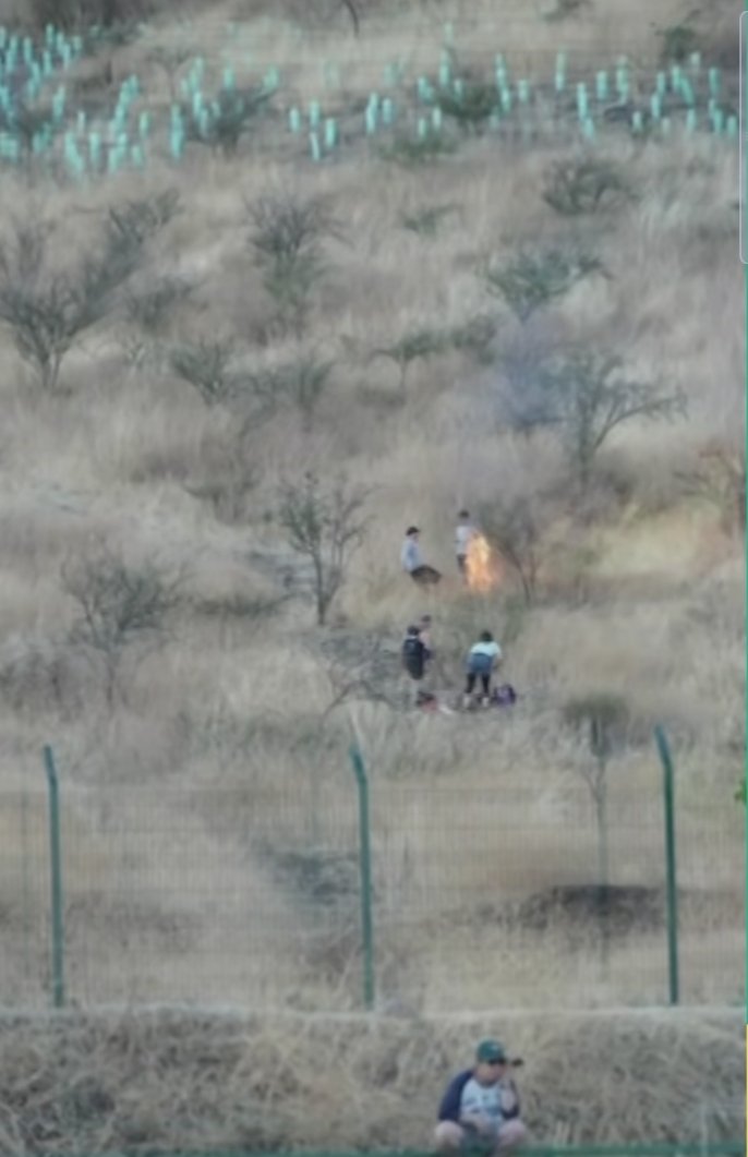 sxnneridk's tweet photo. 🚨 ATENCIÓN 🚨

Siguen circulando video y fotos de enfermos provocando los incendios, gente de la 5ta región, muy al ojo, estos wnes vas a continuar, si los pillan intentar capturar y entregar a las autoridades.#valparaiso
#Incendios
#IncendiosIntencionales #Incendiosforestales https://t.co/PbLkuPlMgR