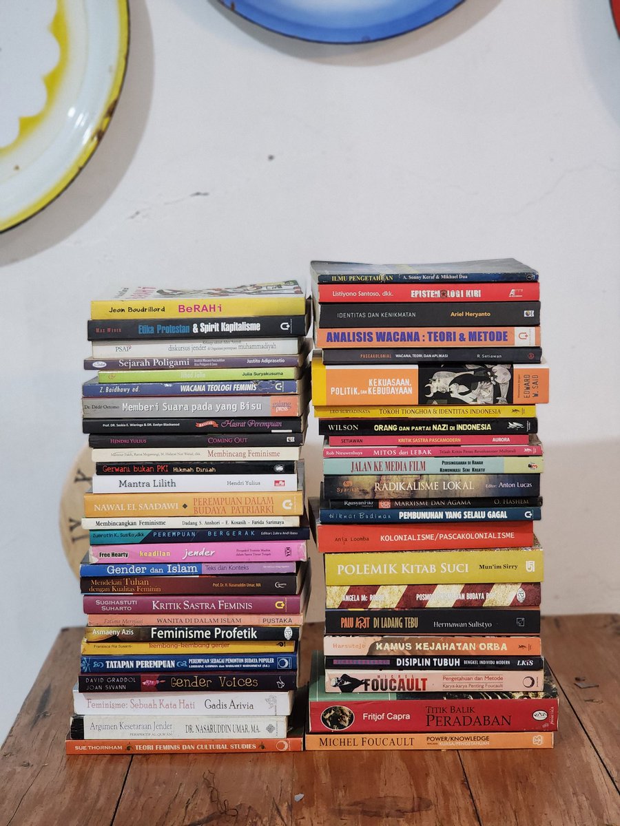 bawabuku's tweet photo. Yukkk!!!!! Tanpa minimal pembelian, buku di bawah harga 100k, pengiriman dari makassar okey? Sesekali dari luar jawa gapapa la ya. Posting pelan-pelan, ketemu di dm yaaak 🥳🥳🥳 https://t.co/eXRS2skl3G