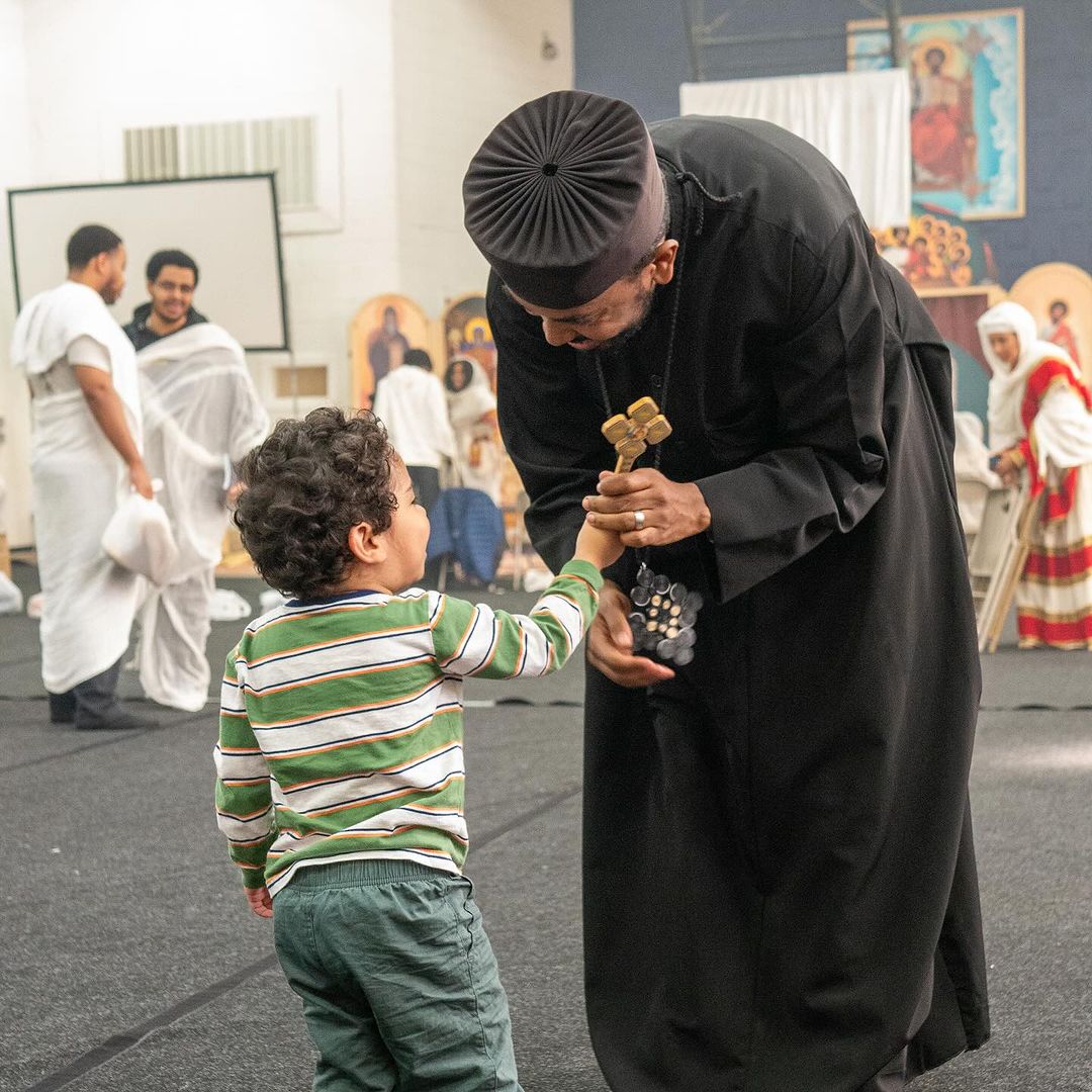 ከመስቀሉ ስር ህይወት ትርጉም አላት።