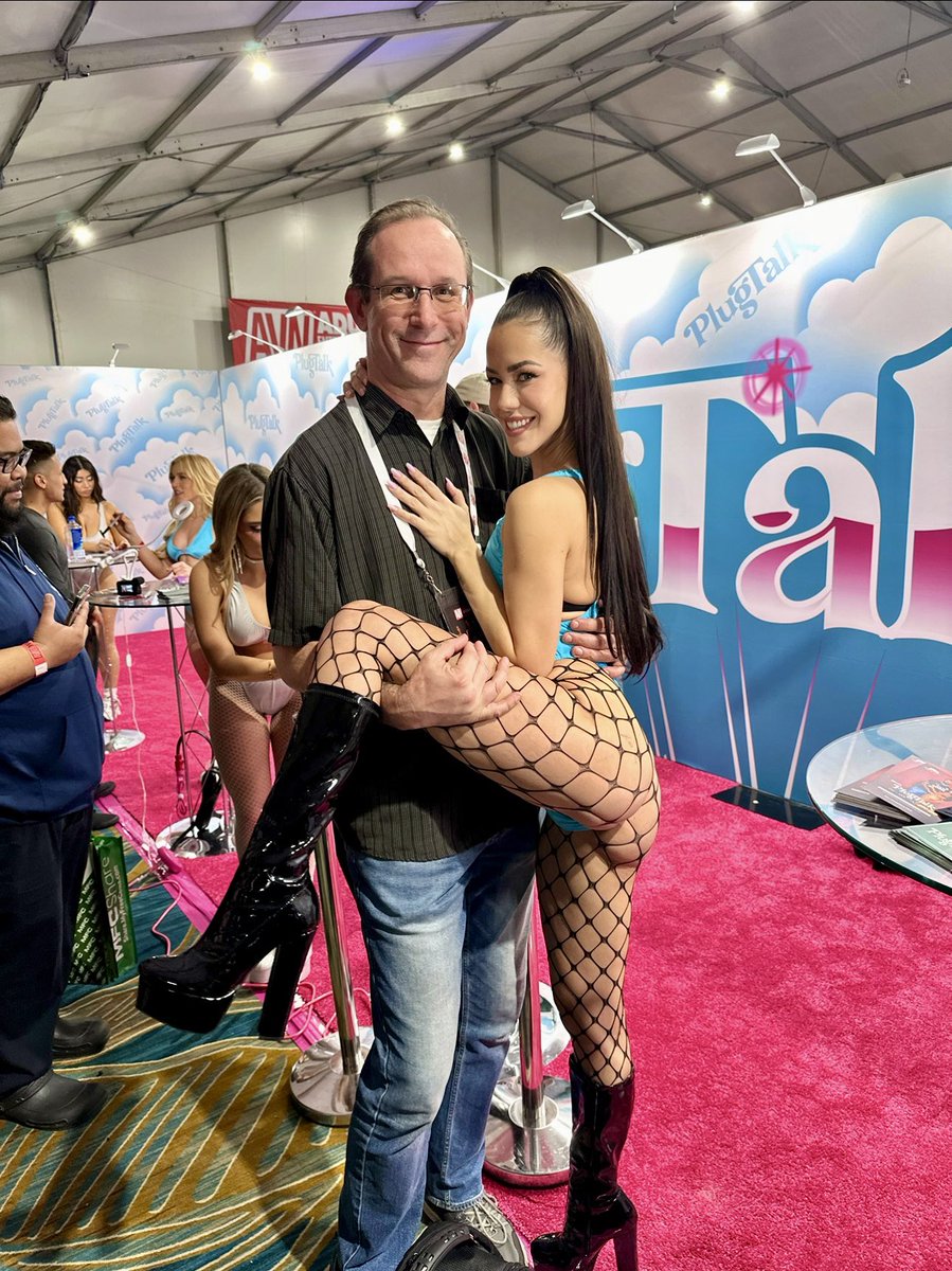 ccmviii's tweet photo. It was such a pleasure to see @ItsAlinaLopez at @AEexpo this year!  She was amazing!! https://t.co/5TYpmFD4Mx