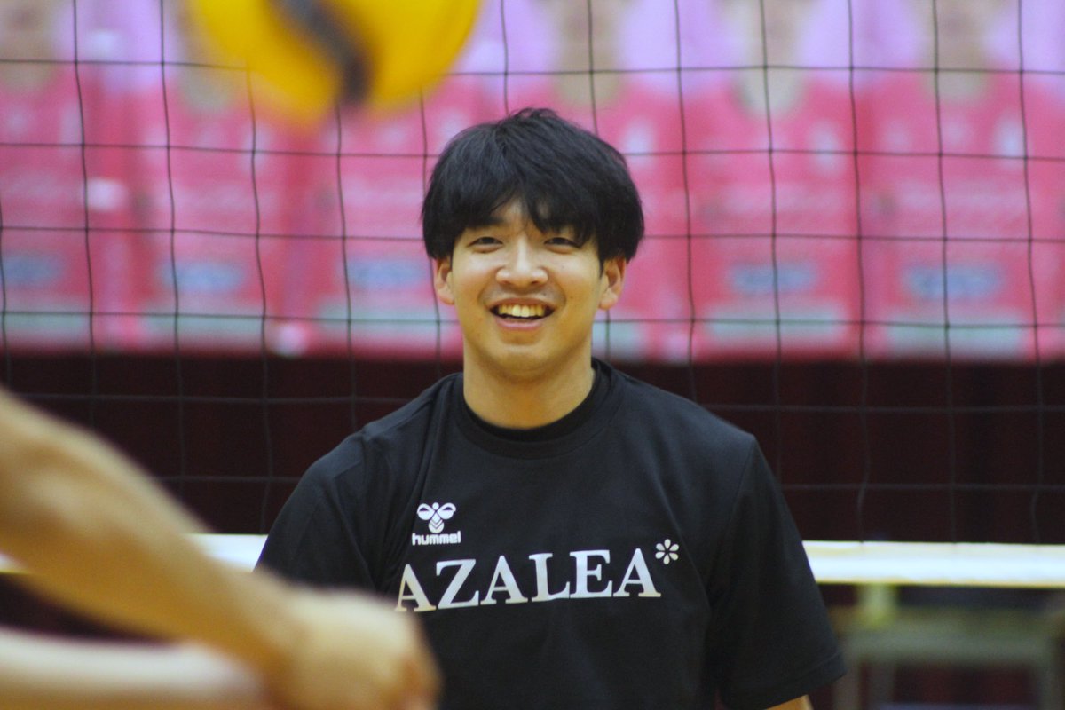 volley_7_7's tweet photo. 木下くんの笑顔にやられた🙃
手の指きれいすぎる✨

 #埼玉アザレア #木下竣介 選手 https://t.co/xuAs6WLiPW