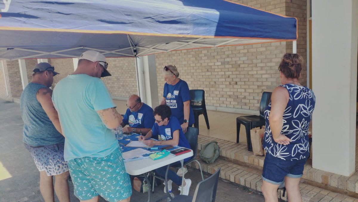 DAEasternCape's tweet image. 📌 Kariega (Uitenhage)

Our friendly activists are stationed at voting stations to assist you in registering, or confirming that you are registered correctly. 

Remember today is the last day of the voting registration weekend. Stations close at 5pm.
#RegisterToVoteDA #RescueSA