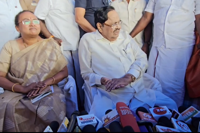 DDTamilNews's tweet image. நாடாளுமன்றத் தேர்தல் தொடர்பான கூட்டணி குறித்து எழும் வதந்திகளுக்கு எல்லாம் தன்னால் பதில் அளிக்க இயலாது என்றும், கூட்டணி குறித்து முறையாக அறிவிப்பு வெளியிடப்படும் என்றும் நீர்வளத்துறை அமைச்சர் @DuraimuruganDmk தெரிவித்தார்

#parlimentelection #duraimurugan