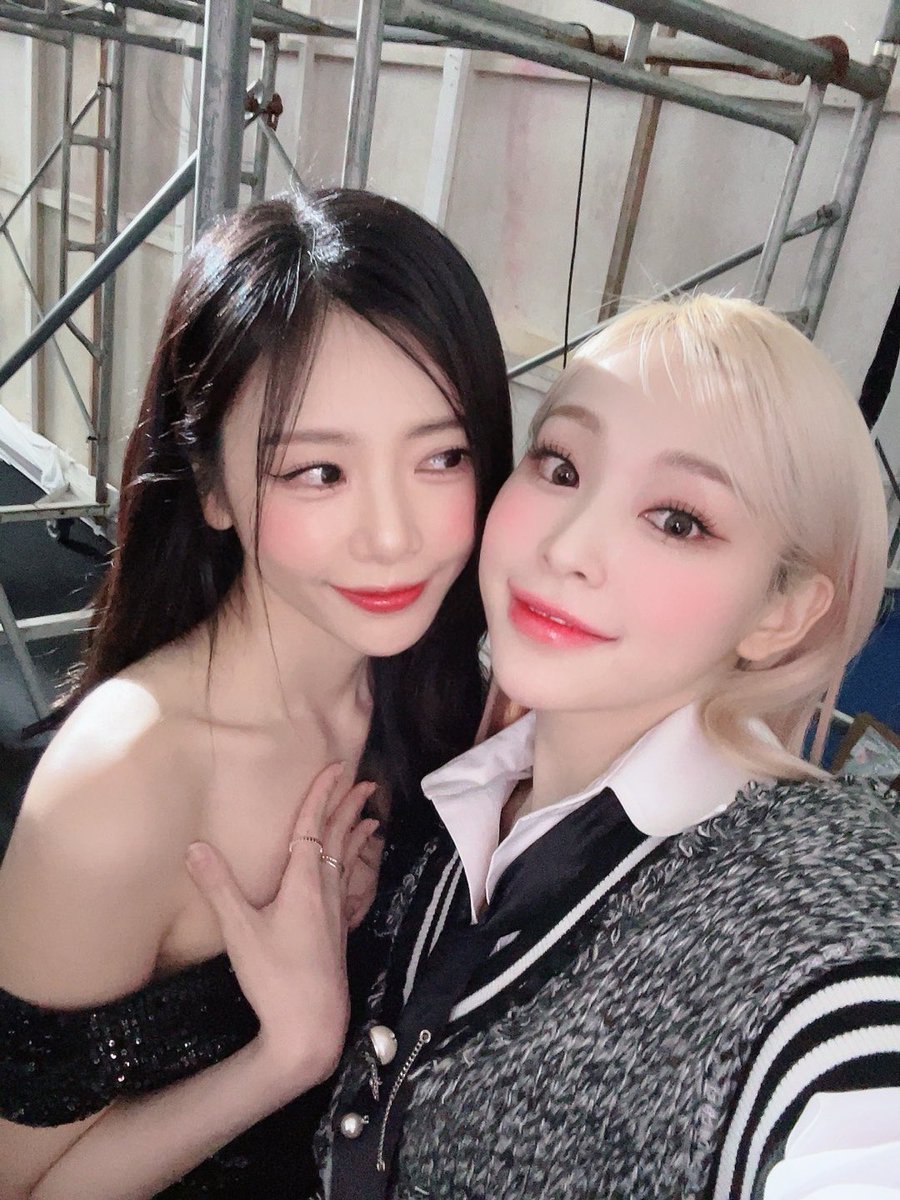 [🎁] 꿈둥이 사진 보고 가세요❤ 

24FW KWAKHYUNJOO COLLECTION 🐰&amp;🦊 📸

#드림캐쳐 #Dreamcatcher
#지유 #JIU #가현 #GAHYEON