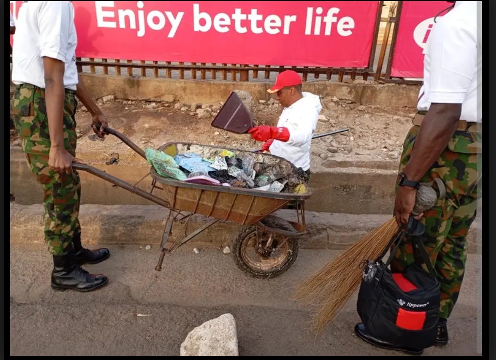 umar_abdullahi1's tweet photo. The Commandant NDA, Maj.-Gen. John Ochai, during sanitation exercise to mark NDA's 60th anniversary, on Saturday in Kaduna.
#NDA@60 https://t.co/etobj1v5fa