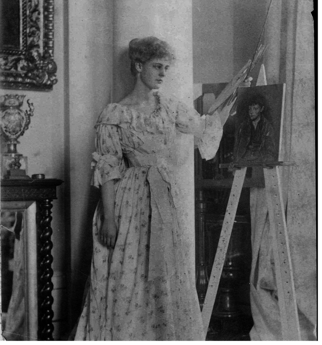 LissadellHouse's tweet image. Born on this day in 1868, Constance Gore-Booth, Countess Markievicz of Lissadell. 

Risked her life for Ireland&apos;s freedom. First woman elected to Westminster Parliament. Minister for Labour in the first Dail. Some woman for one woman.