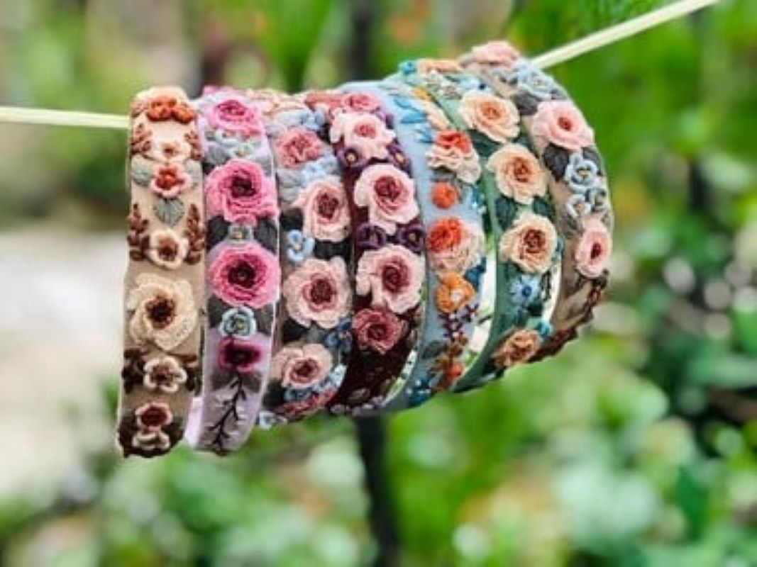 SelazioUs's tweet photo. ✨Blossom into style with enchanting Flower Headbands!🌸Perfect for festivals, weddings, or everyday whimsy. Elevate your look and embrace floral elegance! https://t.co/ppGEO5E1J7