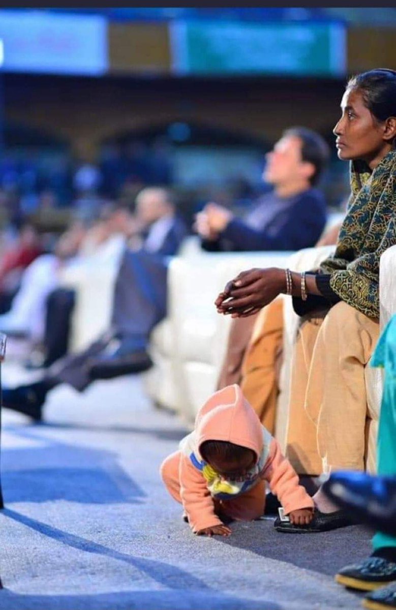 amnakhani123's tweet photo. “میرا ووٹ دردِ دل رکھنے والے ایک احساس مند انسان کے نام۔ میرا ووٹ عمران خان کے نام” https://t.co/cKgMuANA0H
