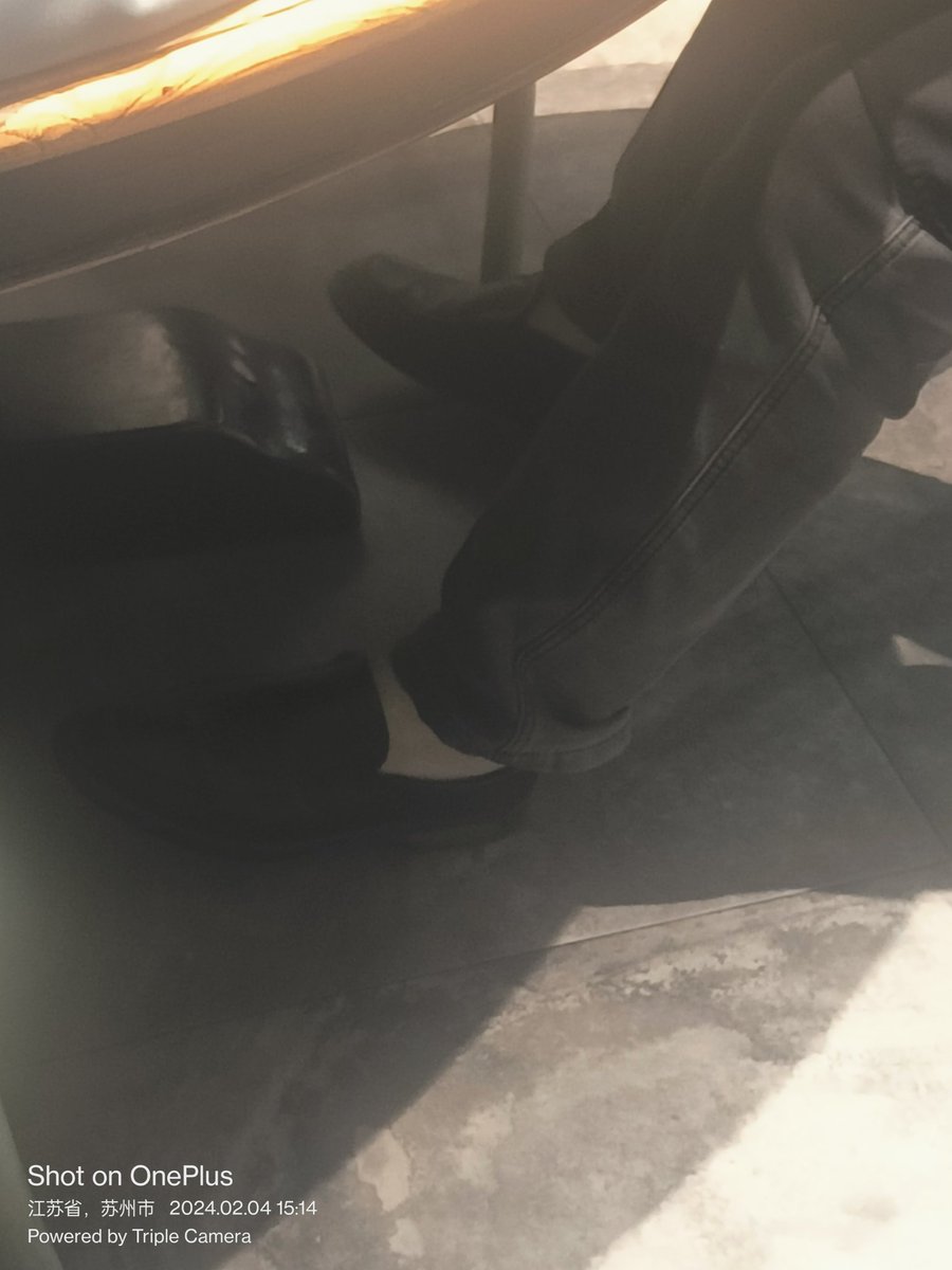 大叔的脚真好看可惜不能拍全照