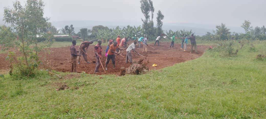 sector_murambi's tweet photo. None kuwa 03/02/2024 mu Murenge wa Murambi twabyukiye mu Muganda wo gusiza ibibanza by'ahazubakwa amazu azatuzwamo abaturage batishoboye .
@GatsiboDistrict 
@RwandaLocalGov 
@sector_murambi https://t.co/JlqQlf7DKK