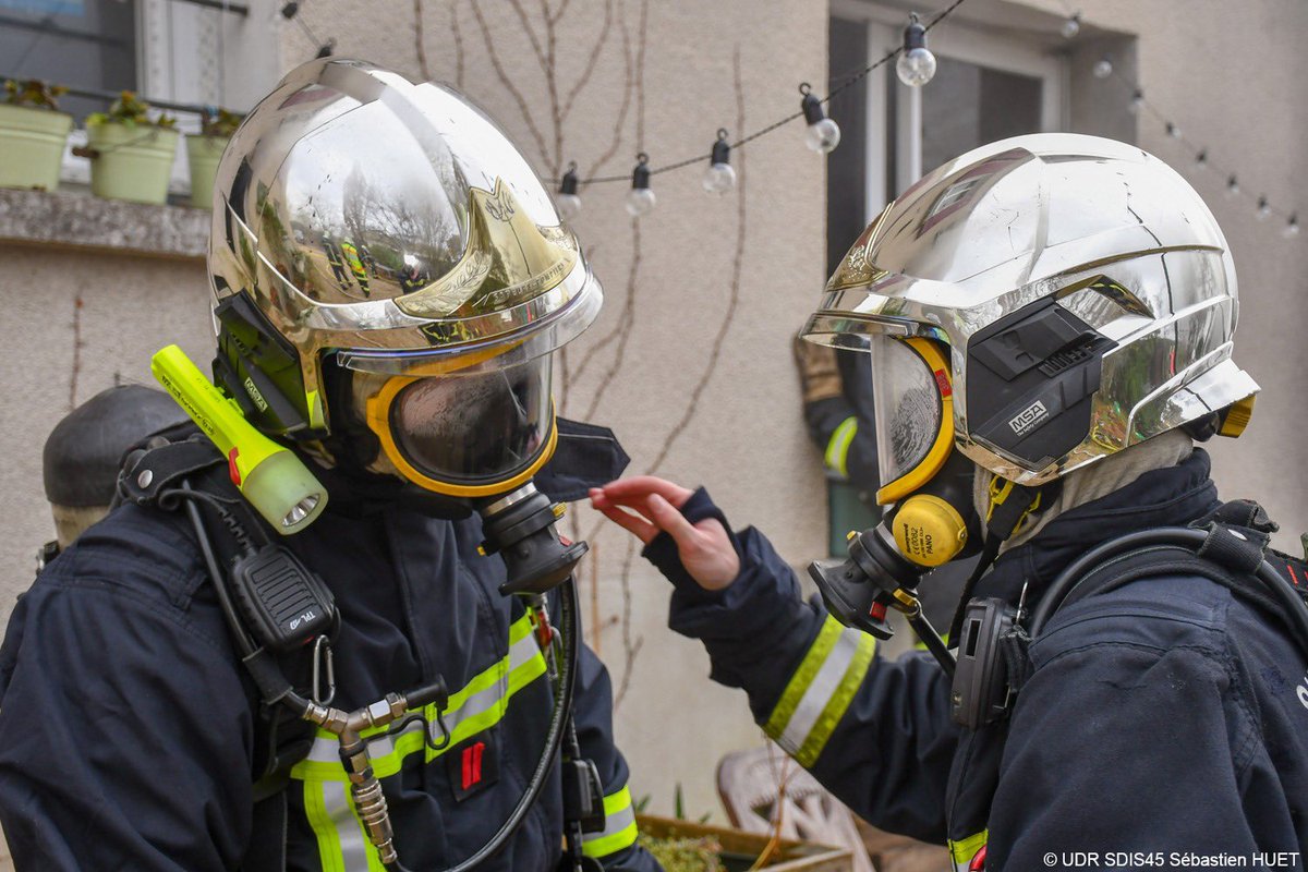 SDIS45's tweet photo. Frères d’armes pour la vie !🧑🏻‍🚒
En cette Journée Internationale de la Fraternité Humaine, nous célébrons le lien qui unit nos sapeurs-pompiers.
Ensemble, ils forment une équipe solide, prête à affronter tous les défis pour protéger notre communauté. 
#Pompiers #Fraternité #SDIS45 https://t.co/bThvKtQb3J