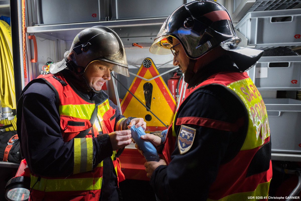 SDIS45's tweet photo. Frères d’armes pour la vie !🧑🏻‍🚒
En cette Journée Internationale de la Fraternité Humaine, nous célébrons le lien qui unit nos sapeurs-pompiers.
Ensemble, ils forment une équipe solide, prête à affronter tous les défis pour protéger notre communauté. 
#Pompiers #Fraternité #SDIS45 https://t.co/bThvKtQb3J