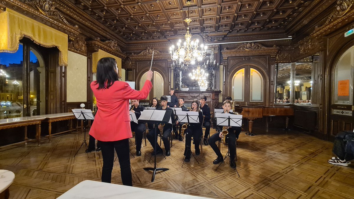 CPPabloSarasate's tweet photo. Os dejamos una selección de los mejores momentos del primer concierto de la XVIII EDICIÓN DEL CICLO DE MÚSICA DE CÁMARA que tuvo lugar el pasado viernes.
El salón principal del NUEVO CASINO fue testigo del gran nivel e implicación de los jóvenes intérpretes. https://t.co/tRx1piIpXL