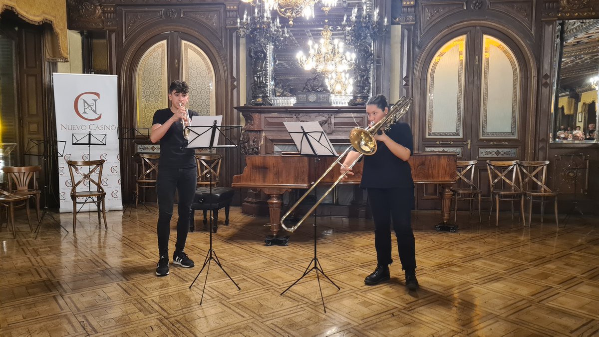 CPPabloSarasate's tweet photo. Iragan ostiralean NUEVO CASINOren egoitzan ospatu zen GANBERA MUSIKAKO XVIII ZIKLOko lehen kontzertuaren unerik onenak partekatu nahi ditugu zuekin. Aretoa lepo bete zen maila handiko jotzaile gazte hauen lan eta esfortzuaz gozatzeko. https://t.co/98y8GIesHu