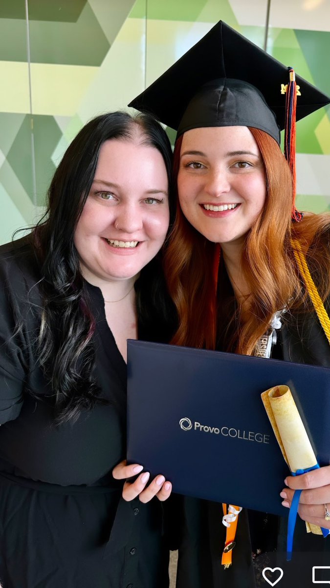 gayyygecko's tweet photo. Baby sister's college graduation today vs mine 8 years ago https://t.co/gUyXPY5D7w