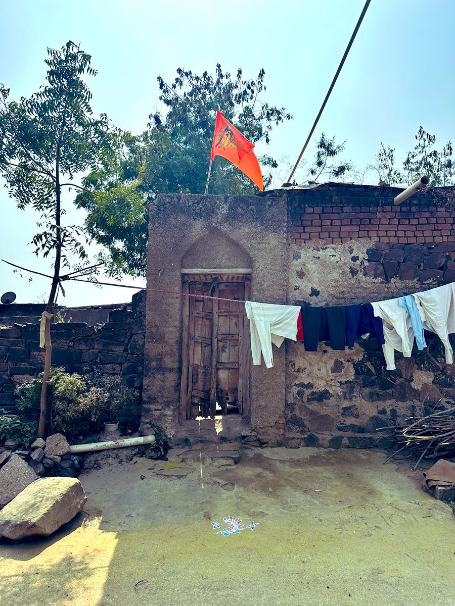iAbhinayD's tweet photo. And yes, I remain skeptical of digital devices and continue to jot down my notes. 📝
#RuralReporting #Maharashtra #Journalism https://t.co/ywERM79QZk