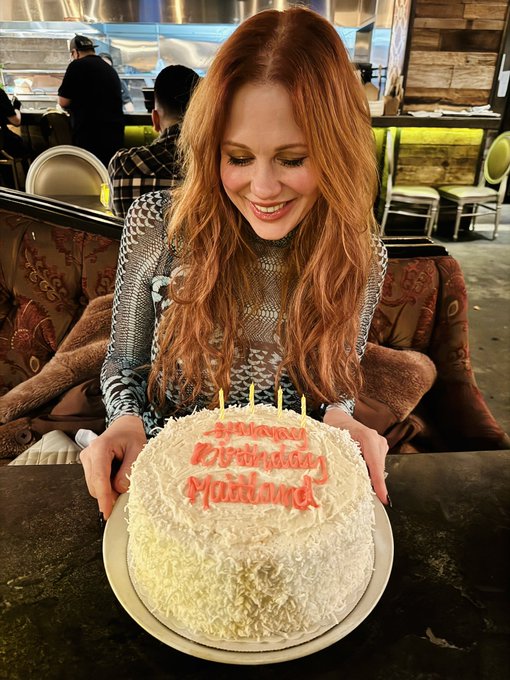 Thank you to everyone who sent me such sweet Birthday wishes! ❤️🎉🎂 https://t.co/8dMtg7iwB7