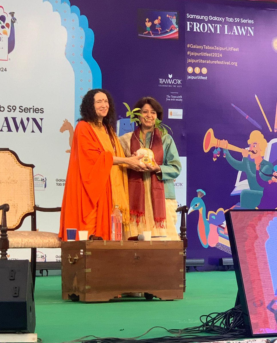 I was so glad to spend time with Purneeta Roy before and during our #HollywoodtotheHimalayas session at @JaipurLitFest, and so pleased to present her with a beautiful #Rudraksh sapling from the holy banks of Mother Ganga! A beautiful day in #Jaipur! 

#JaipurLiteratureFestival